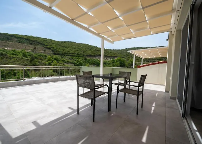 Lofos Apartments